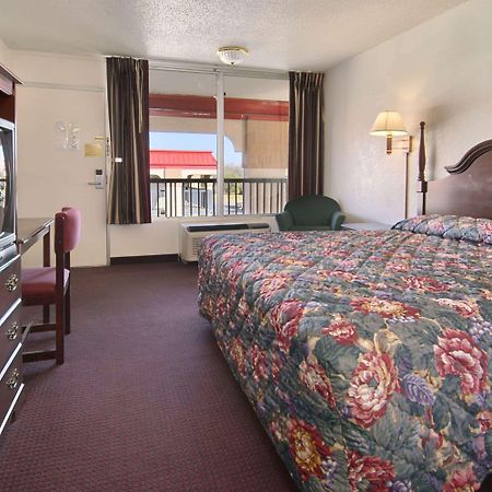 Super 8 By Wyndham Oklahoma Fairgrounds Motel Kültér fotó
